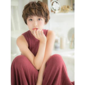個性ある女の子ショートb