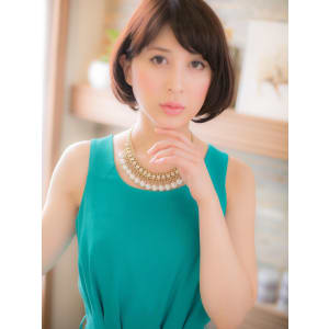 【ボブスタイル】耳かけもオシャレ♪フェミニン大人ボブ