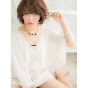 【ボブスタイル】”フワリ”とした抜け感スイングカールボブ