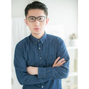 黒髪を生かした゛ビジネスショート゛b