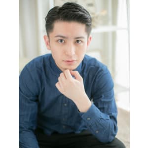 黒髪を生かした゛ビジネスショート゛a