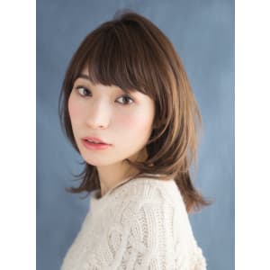大人フェミニンなエアリーカールのひし形ミディアム