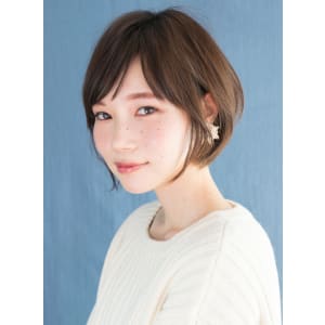 大人フェミンな前下がりひし形ショートヘアで小顔に♪