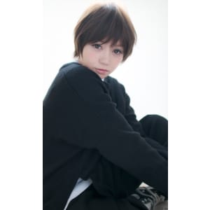 グレージュカラーで透明感のあるショート【H-209】