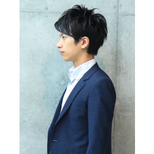 大人ビジネススーツスタイル無造作ショート