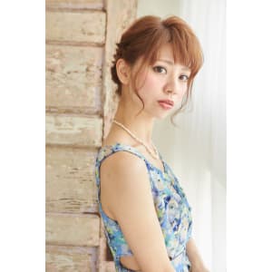 結婚式にも使える大人かわいい編み込みルーズアップ
