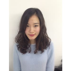 大人かわいい斜めバングエアリーカールニュアンスロング