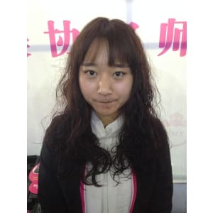 ウェービー＆フェアリー甘めバングのウェービーロング