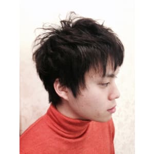 好感度アップのアシンメトリーツーブロック黒髪スタイル