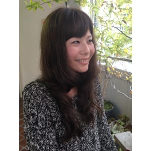 小顔に見えるひし形マッシュラインの甘辛ウェービーロング