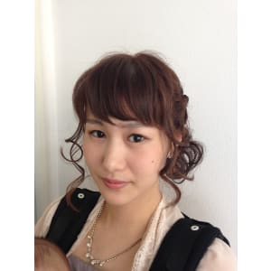 無造作ルーズが大人かわいい☆おしゃれパーティアレンジ