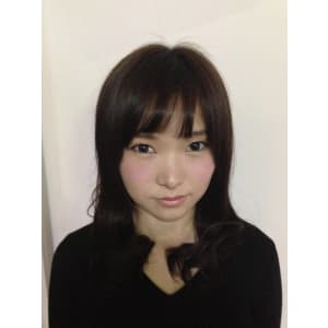 大人かわいいナチュラルカールフェミニンセミディ