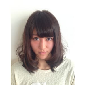 大人かわいい甘めバングウェービーナチュラルセミディ