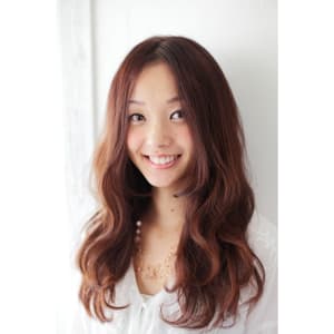グラマラスで大人かわいい甘辛エアリーカールウェービーセミディ