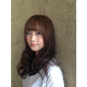 クラシカルな暗髪ルミエールアッシュ＆外ハネ艶ワンカール