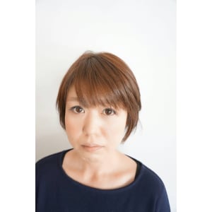 大人かわいいエッジモード斜めバングマニッシュショート