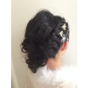 クラシカル＆グラマラスな結婚式 二次会ヘアアレンジ