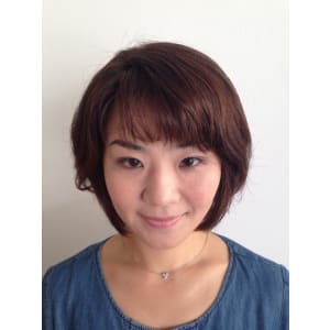 厚めバングが大人かわいい♪ピンクベージュ重めマッシュボブ