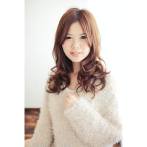 センターパートの甘辛グラマラス☆フェミニンセミディ♪