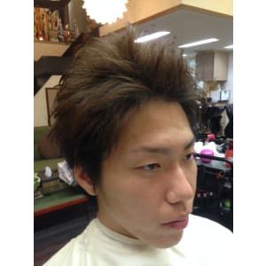 ワックスで仕上げるワイルド束感ショートスタイル