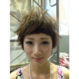 透明感があるマーメイドアッシュの束感マニッシュショート