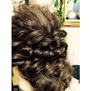 クラシカル＆グラマラスな結婚式 二次会編み込みヘアアレンジ