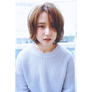 グレージュカラーで柔らかい雰囲気のレイヤーボブ★　小山　佳彦