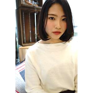 大人女子にオススメの抜け感のある前下がりボブ　小山　佳彦