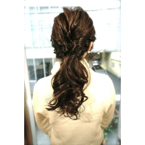 くるりんぱ×ねじねじポニーテールのお呼ばれアレンジ　坂井佑輔