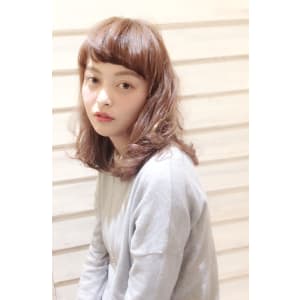 【Neolive es】大人可愛いホワイトパールセミディ