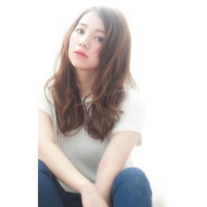 センターパートの大人ロング　デジタルパーマ
