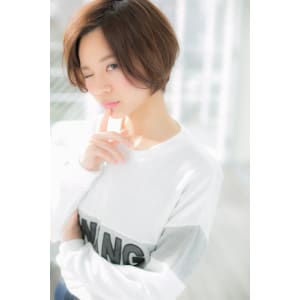 大人可愛いのにセクシー☆小顔前下がりショート