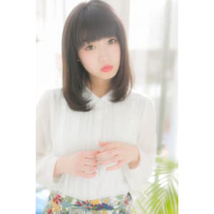 暗髪でも柔らかく♪小顔バング