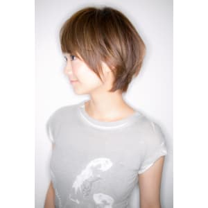 ひし形シルエットの小顔ショート