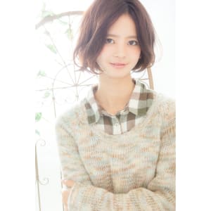 思わず触りたくなる、大人かわいい柔かショートボブ