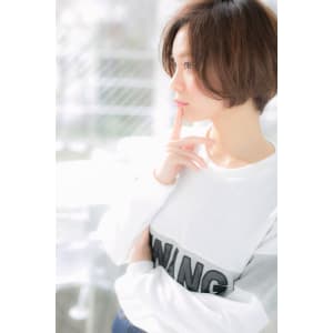 大人可愛いのにセクシー☆小顔前下がりショート