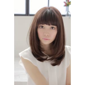 ナチュラルで本当に自然な内巻きセミディ