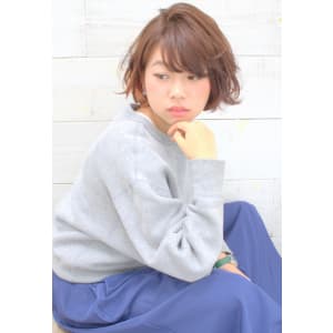 インナーカラーで！フェザーボブ