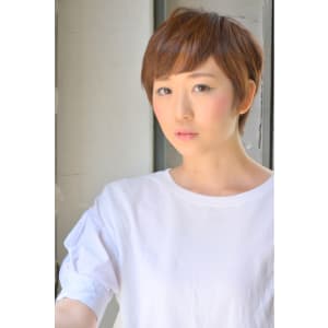 スタイリッシュな耳かけショート