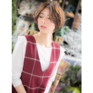 センターパートで引き締め！”大人顔”ボブ