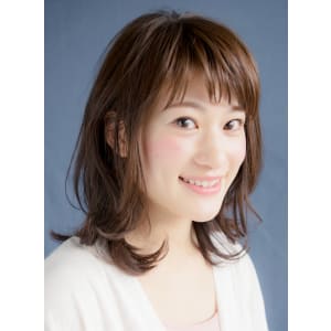 大人ナチュラル！エアリーカールのくびれミディアムレイヤー