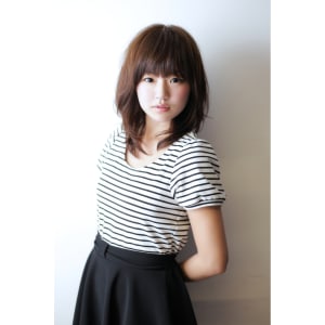 厚めバングのフェミニンミディアム