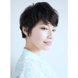 大人キレイな黒髪ひし形小顔ショートヘア