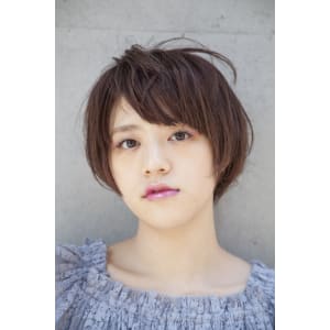 春の訪れを感じるようなショートボブ