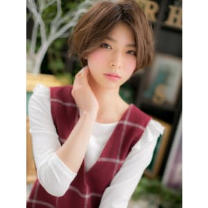 センターパートで引き締め！”大人顔”ボブ