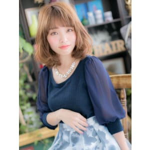 美人顔を作る！ひし形シルエットセミディ
