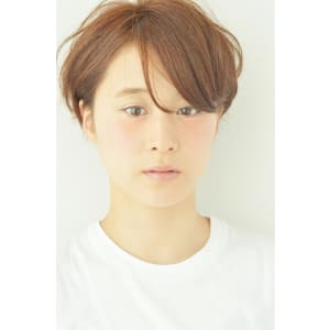 小顔に見えるシースルーバングショートヘア