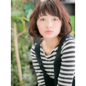 暗髪フェザーボブで小顔に☆見せる