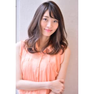 大人かわいい♪流し前髪×ふんわりフェミニンカール