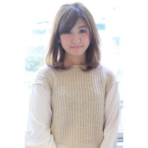 透明感があるイルミナカラー×センターパートワンカールボブ